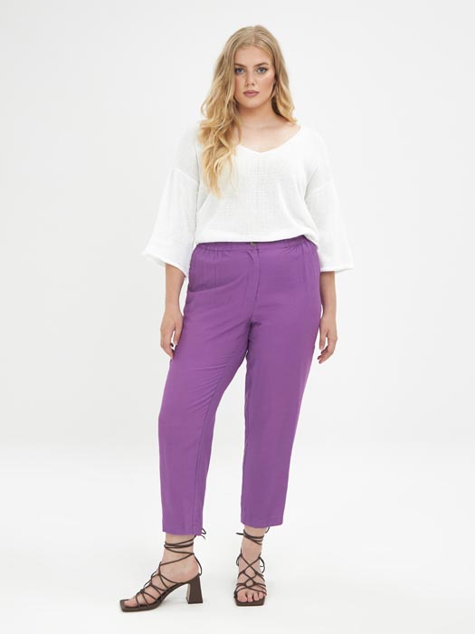 Pantalon violet grande taille Dina vue face - Giulia Collection Coutances